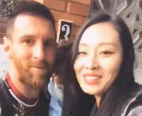 梅西女球迷爆料视频播放,揭秘球王背后的感人故事  第2张